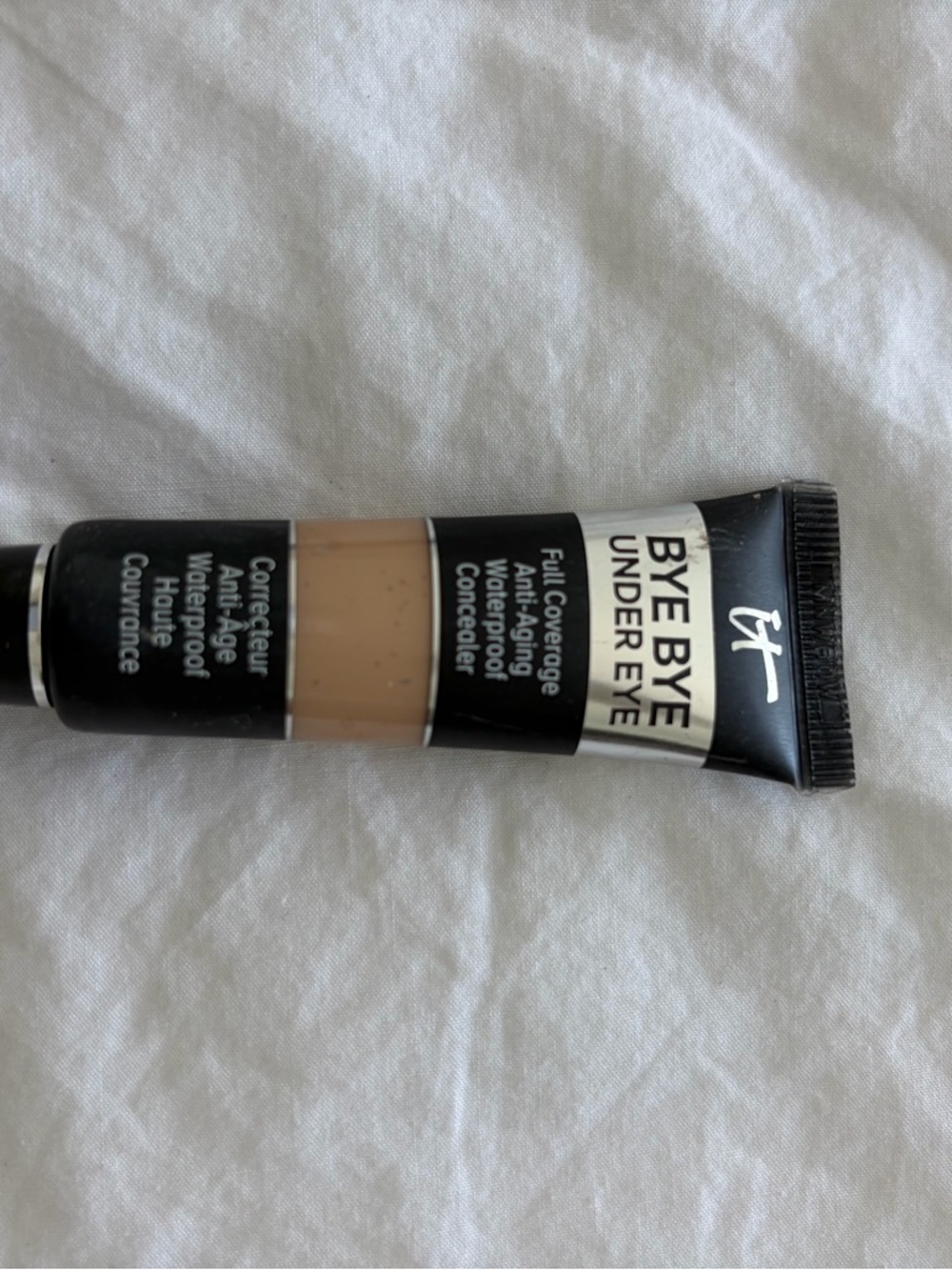it cosmetics Bye Bye Under Eye Concealer Tube - Black & Beige